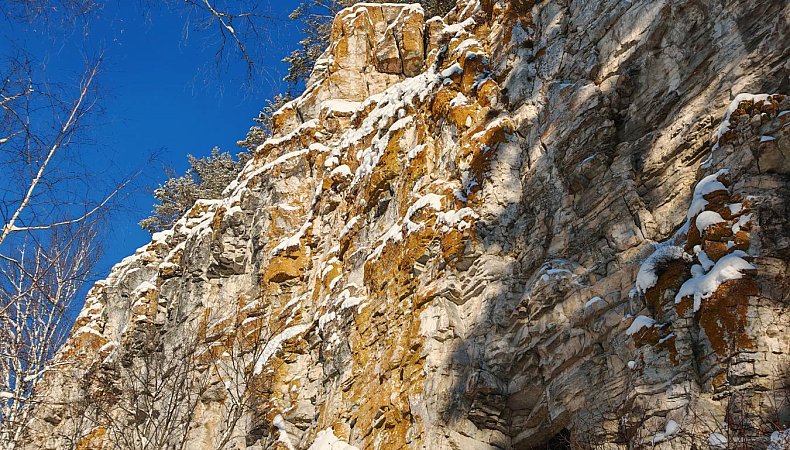 Грот в скале Яманташ