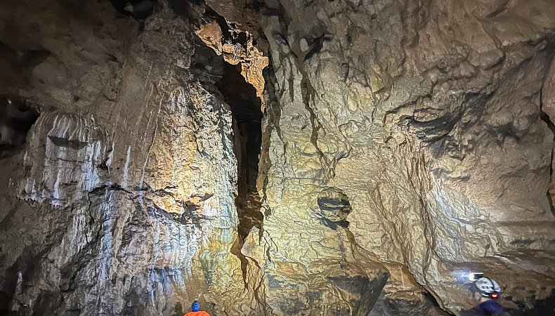 Грот Исполин. Фото - Юлия Бушуева