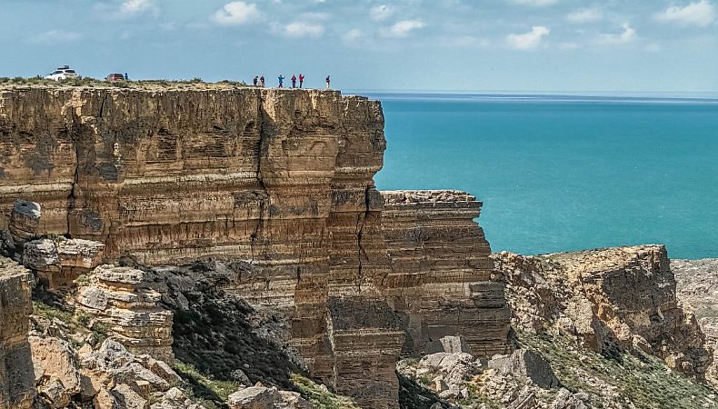 Провал Жыгылган и Каспий
