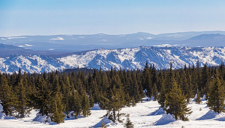 Вид на хр. Бакты