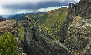 скалы на вершине между Босаном и Маргасанской сопкой. Фото - Лена Сенцова